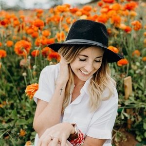 Meet your Posher, Yackie